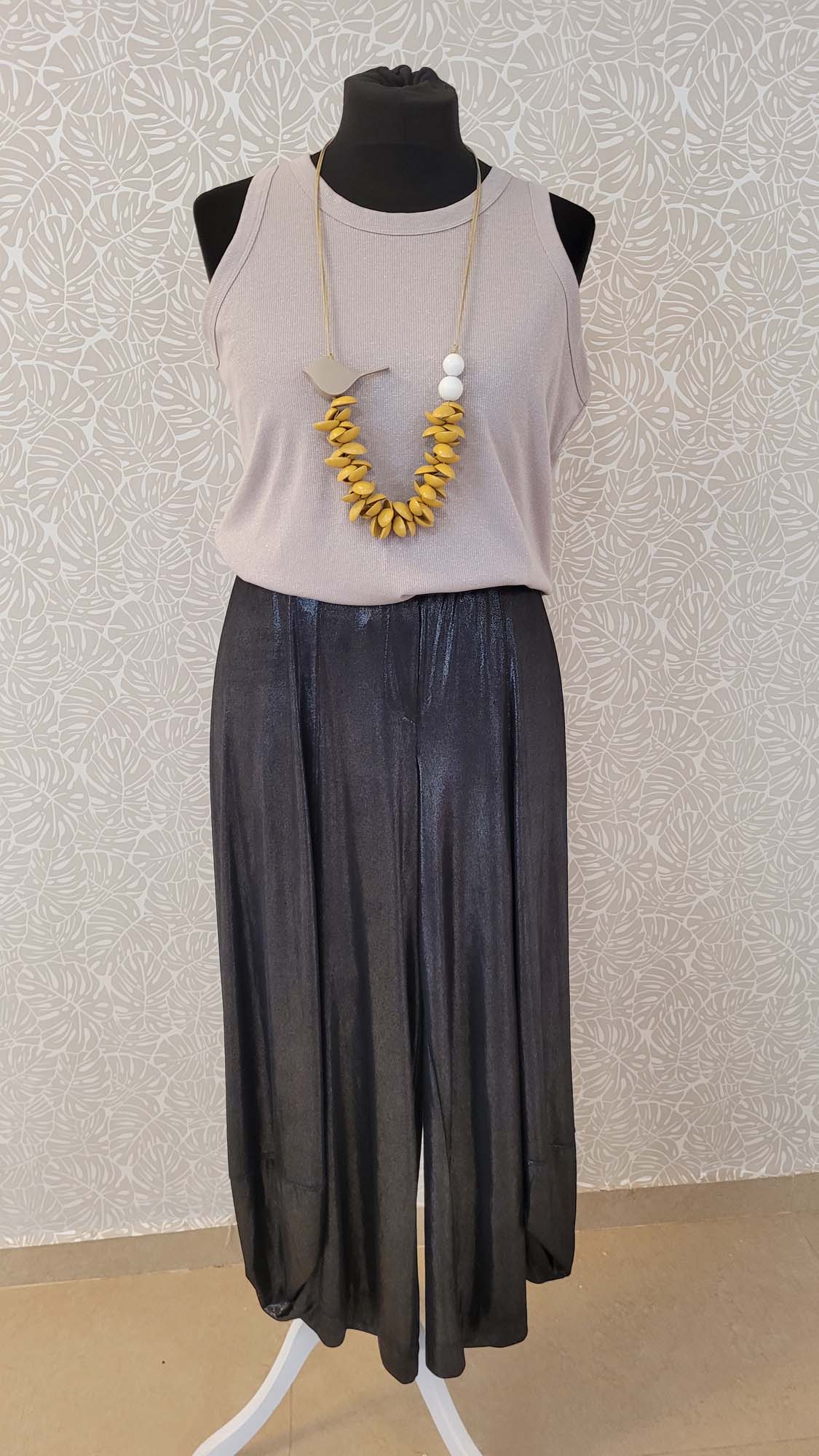 מכנסיים מבריקות עם גומי