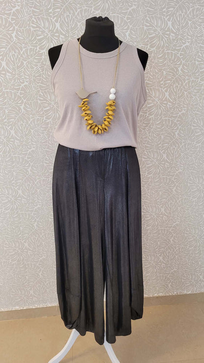 מכנסיים מבריקות עם גומי