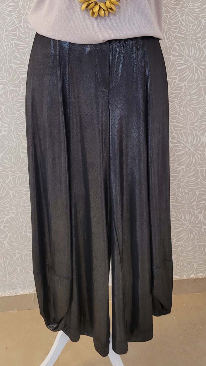 מכנסיים מבריקות עם גומי