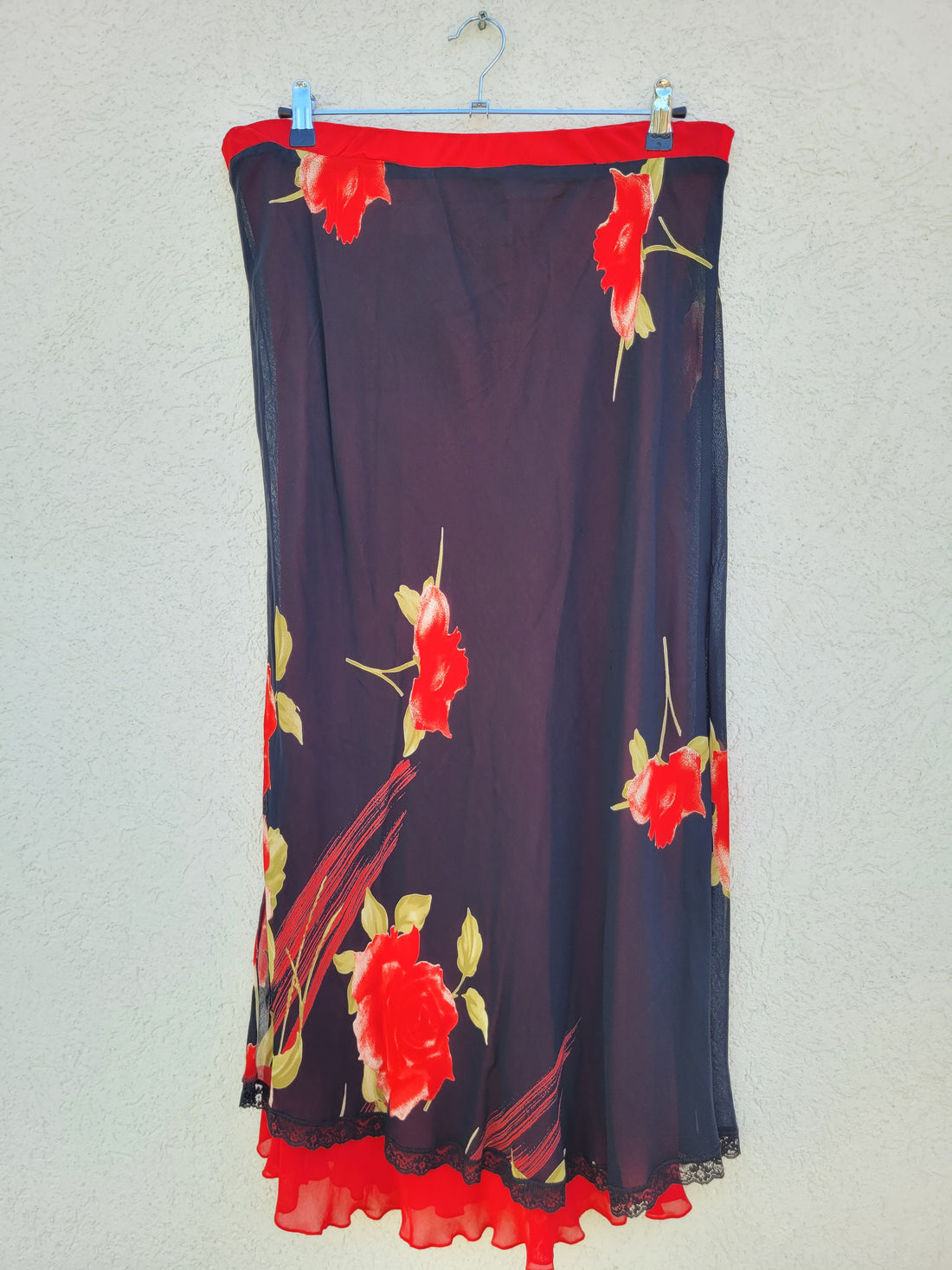 חצאית פרחונית בשתי שכבות