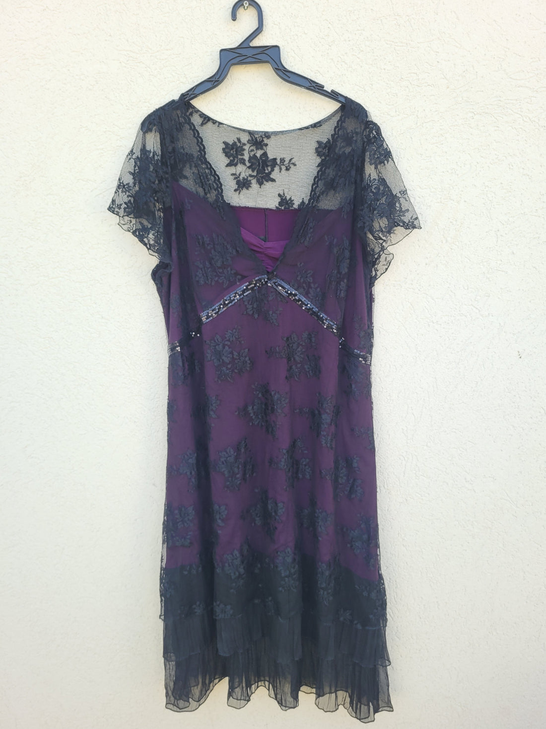 שמלת ערב תחרה בסגול ושחור