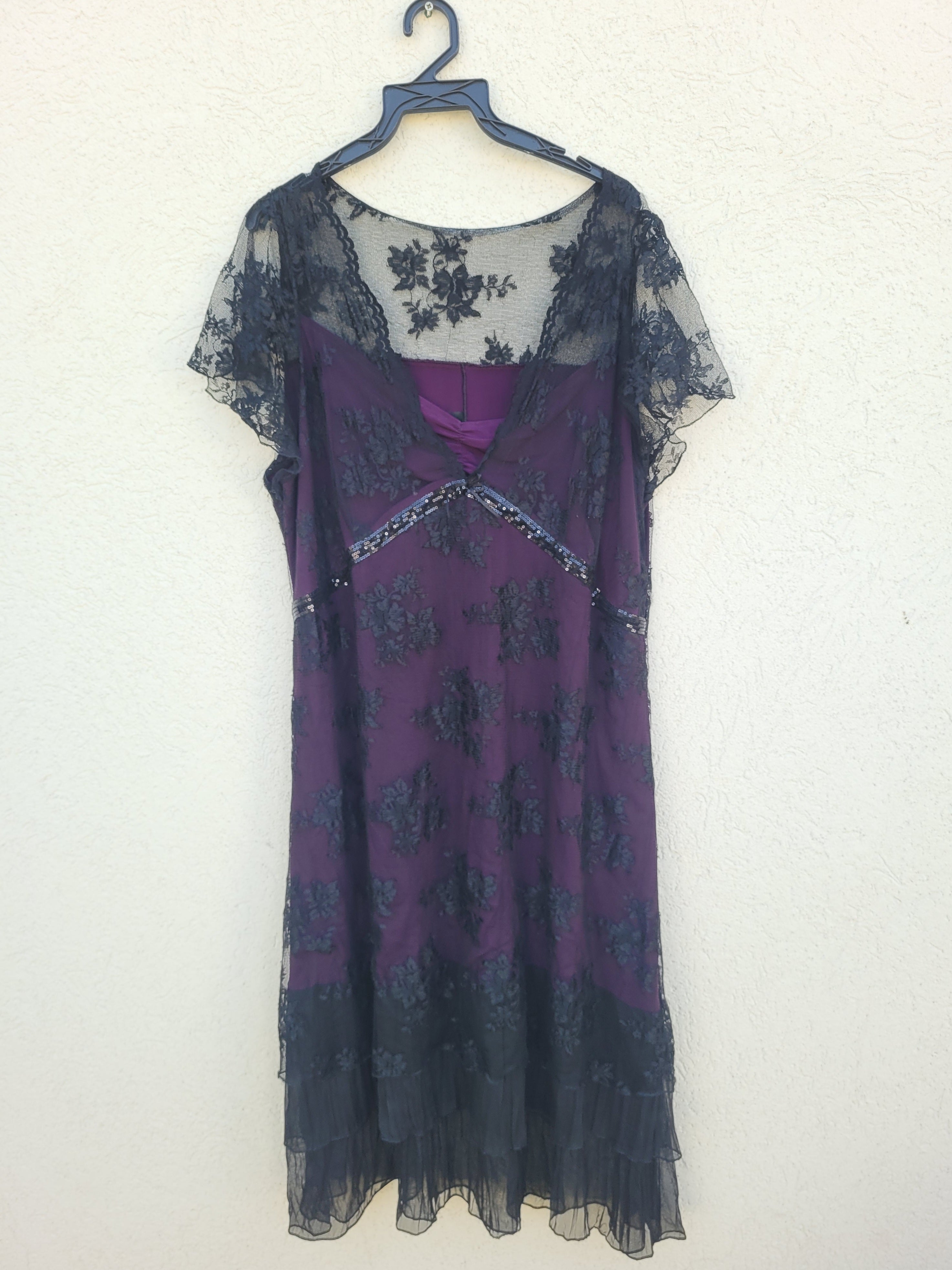 שמלת ערב תחרה בסגול ושחור