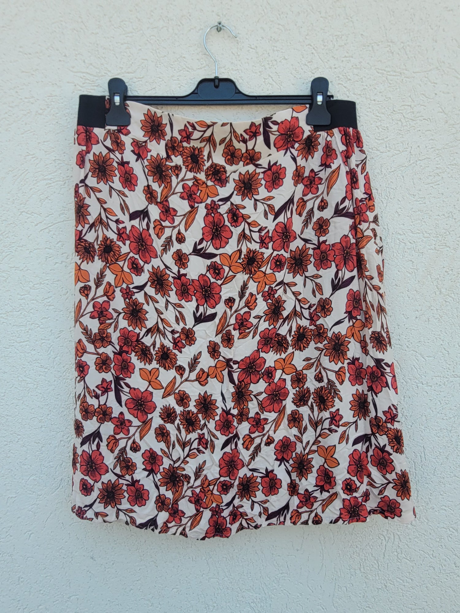 חצאית פרחונית עם גומי