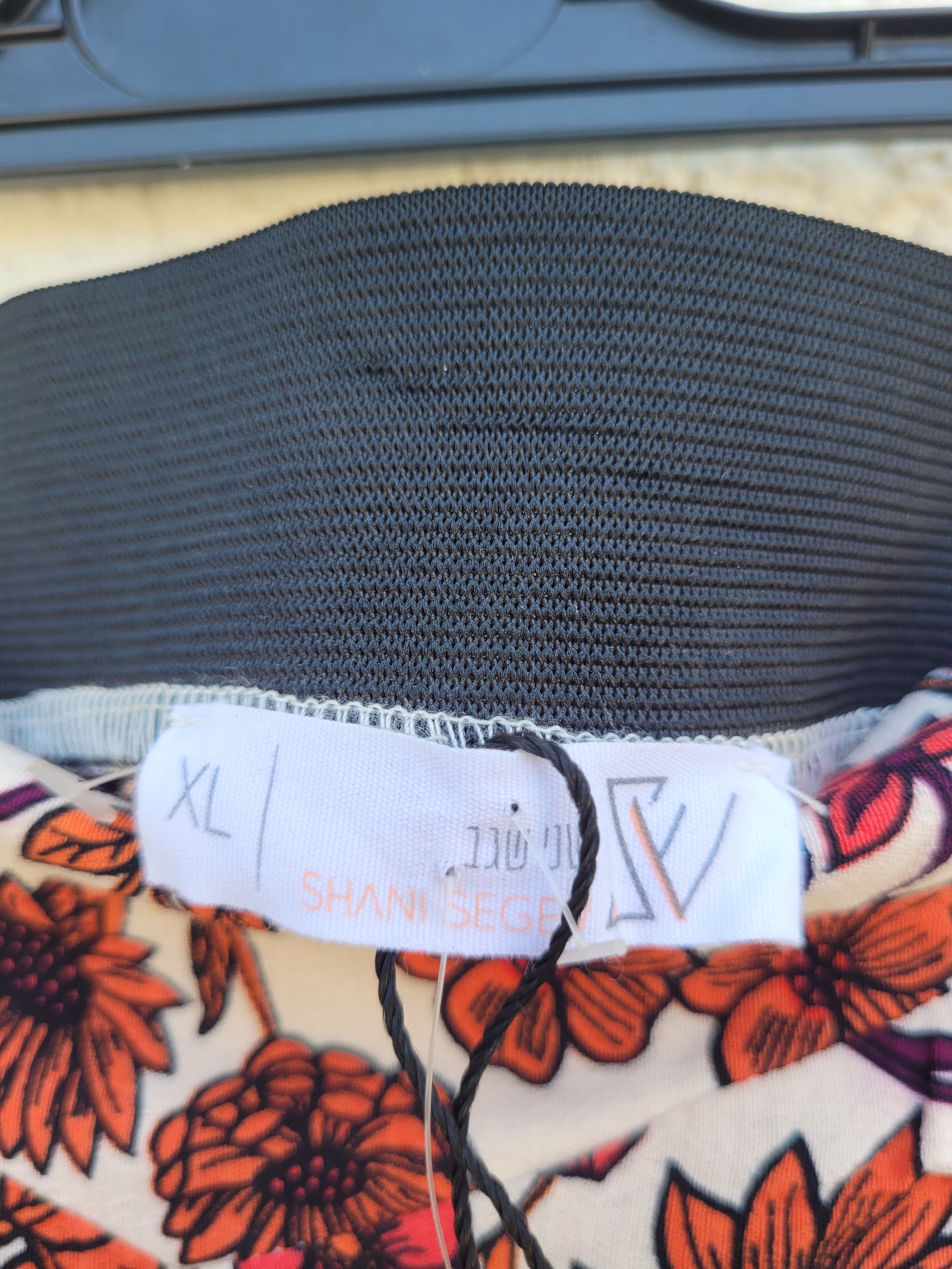 חצאית פרחונית עם גומי