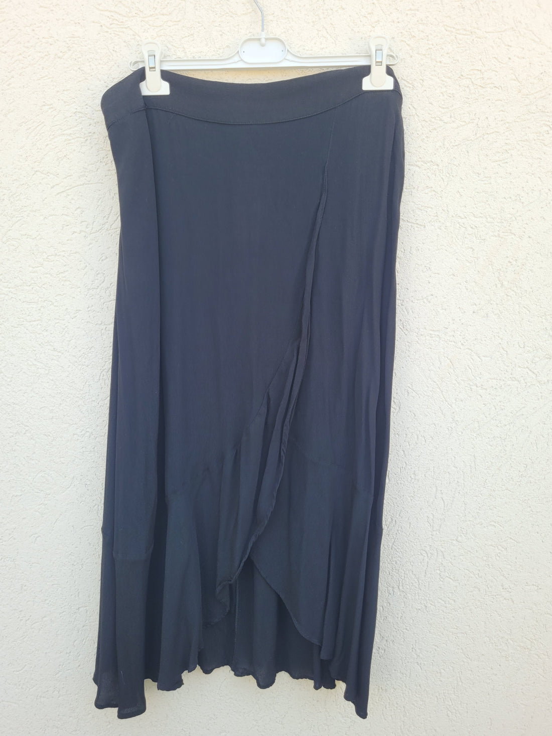 חצאית שחורה עם גומי