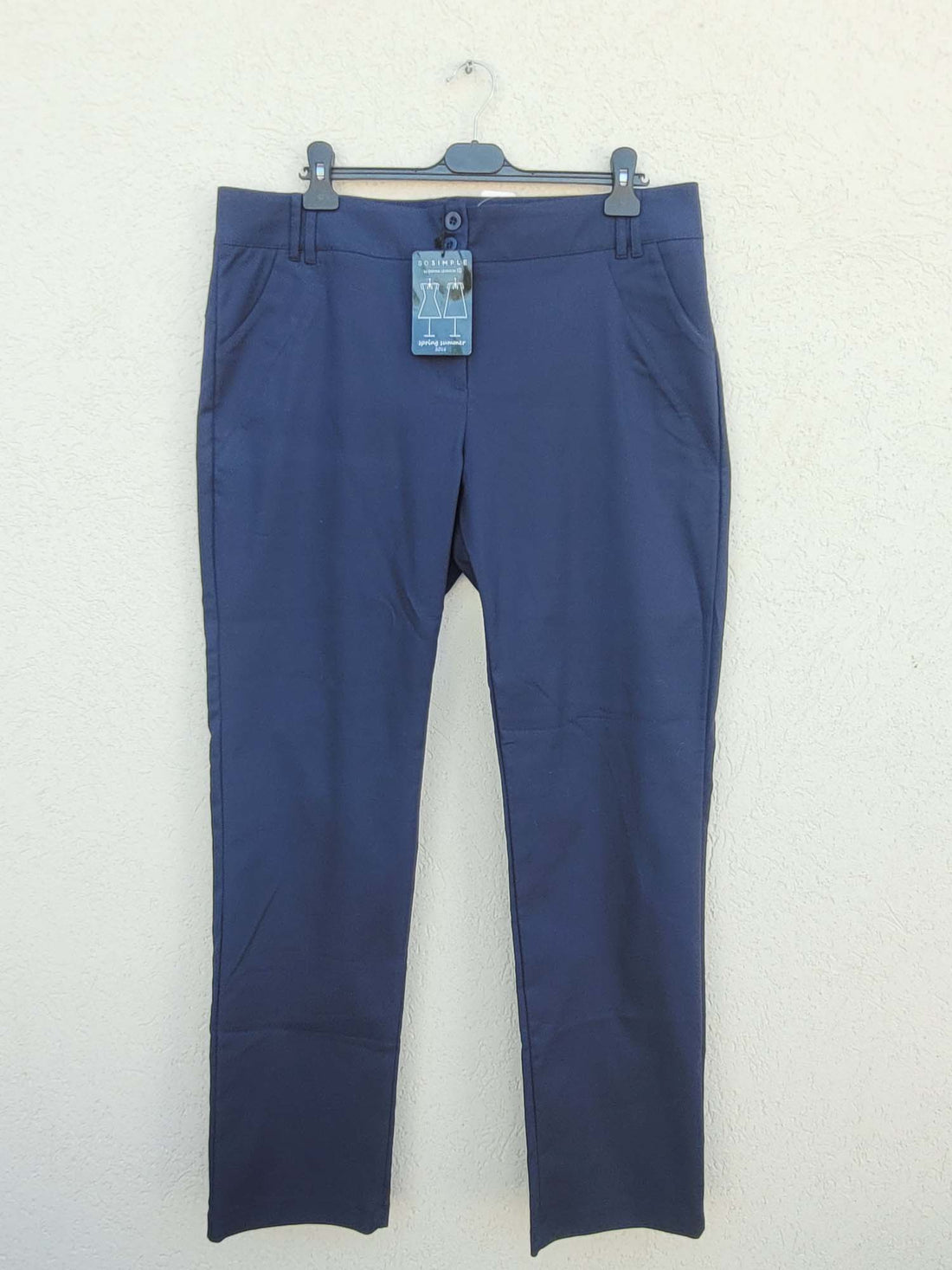 מכנסיים כחולים מחוייטים