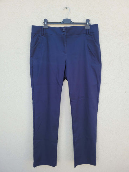 מכנסיים כחולים מחוייטים