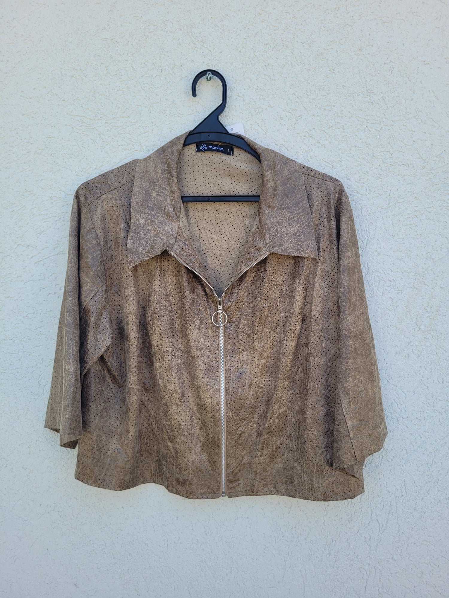 זקט דק עם רוכסן