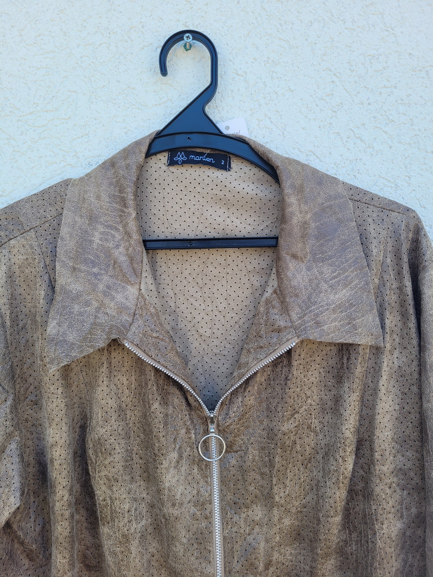 זקט דק עם רוכסן