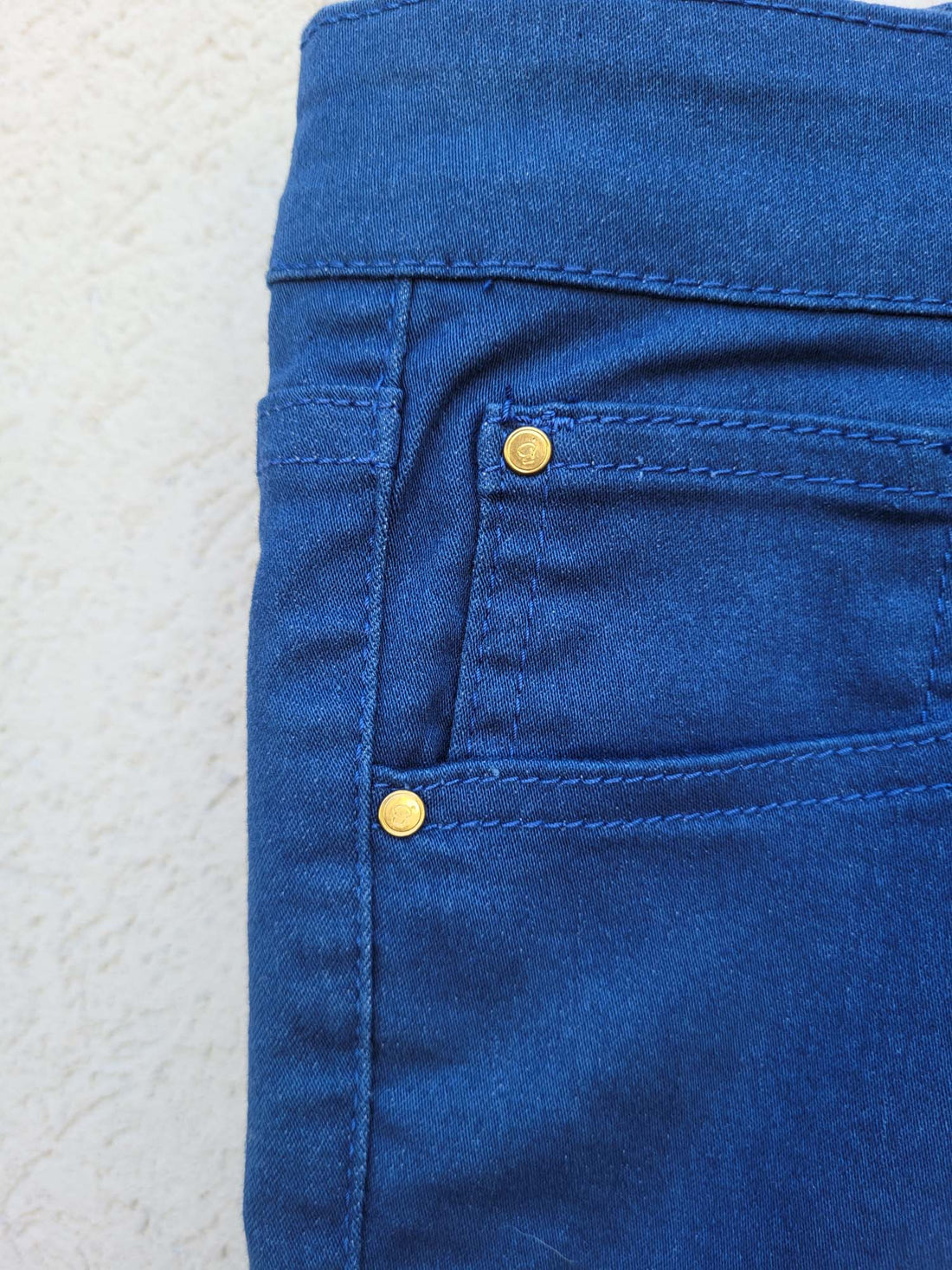 מכנסי כותנה כחולים באורך 7/8