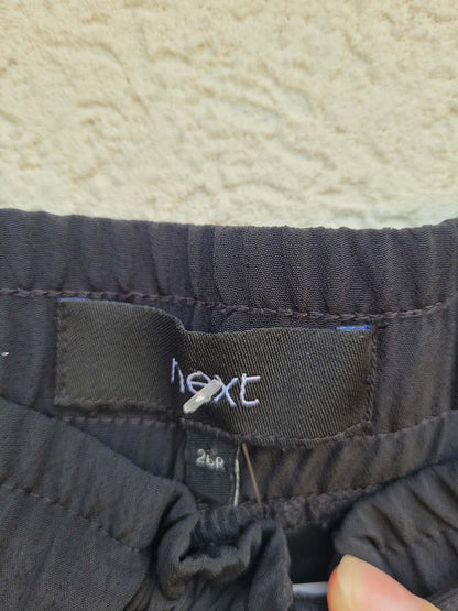 מכנסיים שחורים עם שרוך קשירה