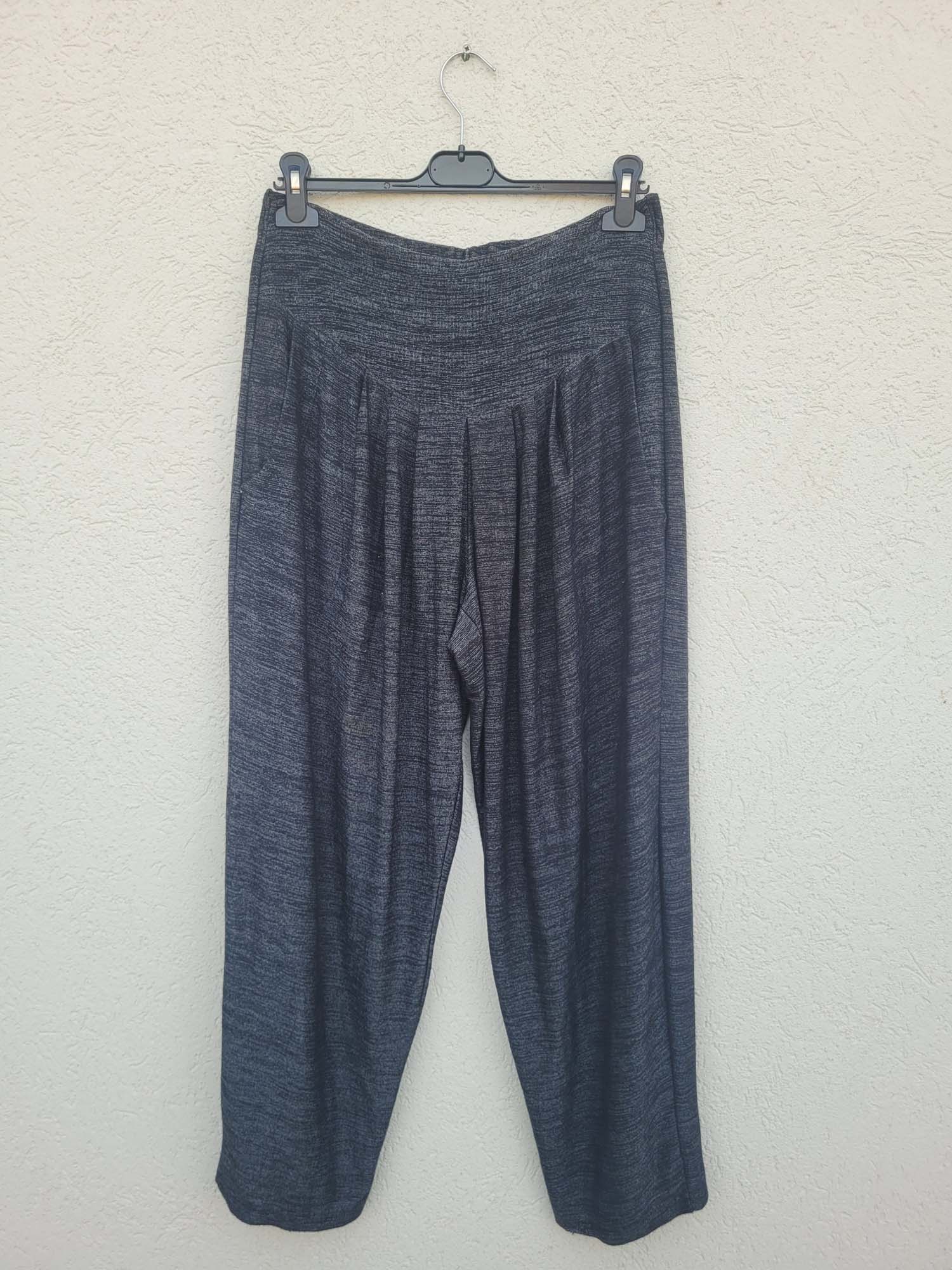 מכנסי בד עם גומי וחגורה רחבה