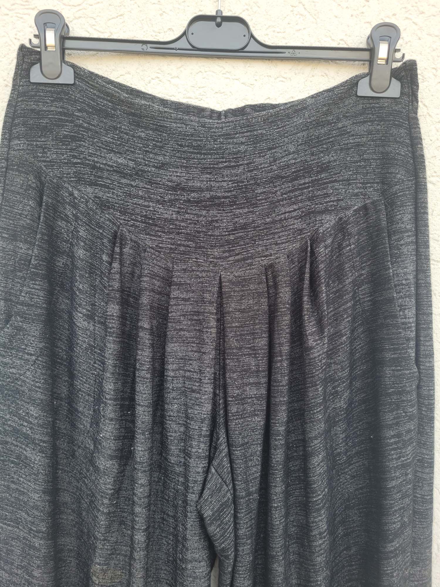 מכנסי בד עם גומי וחגורה רחבה