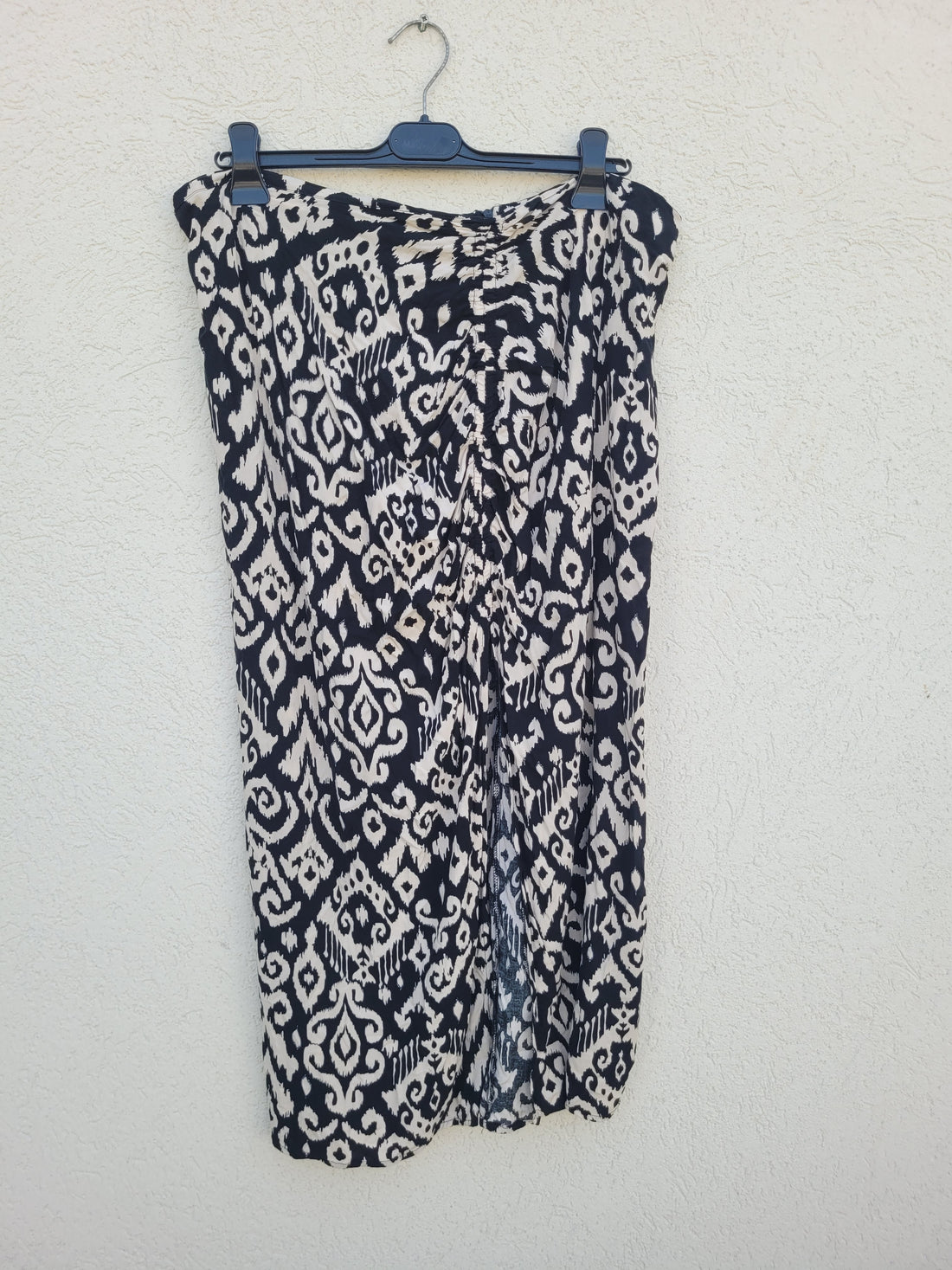 חצאית עם שסע