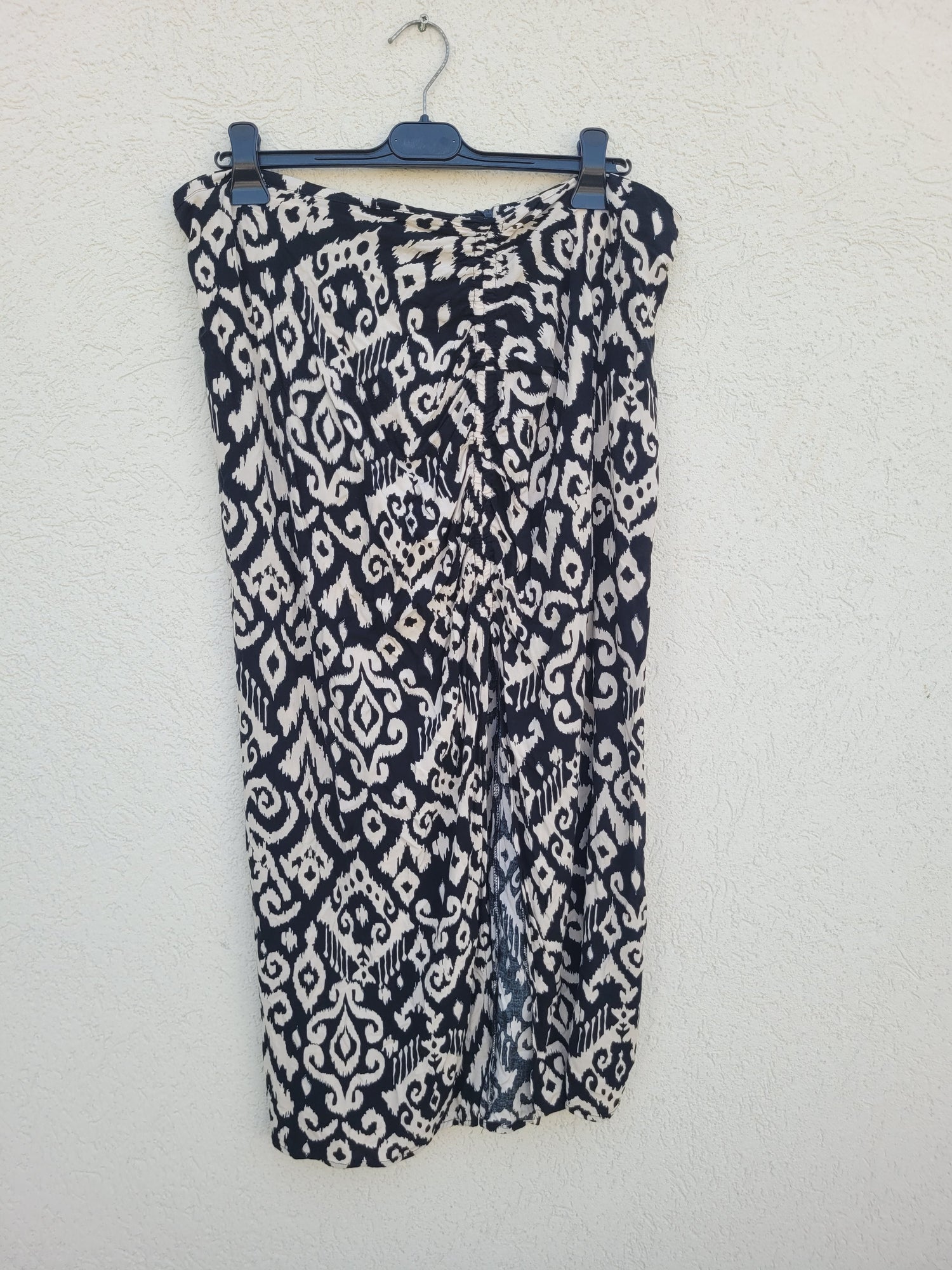 חצאית עם שסע