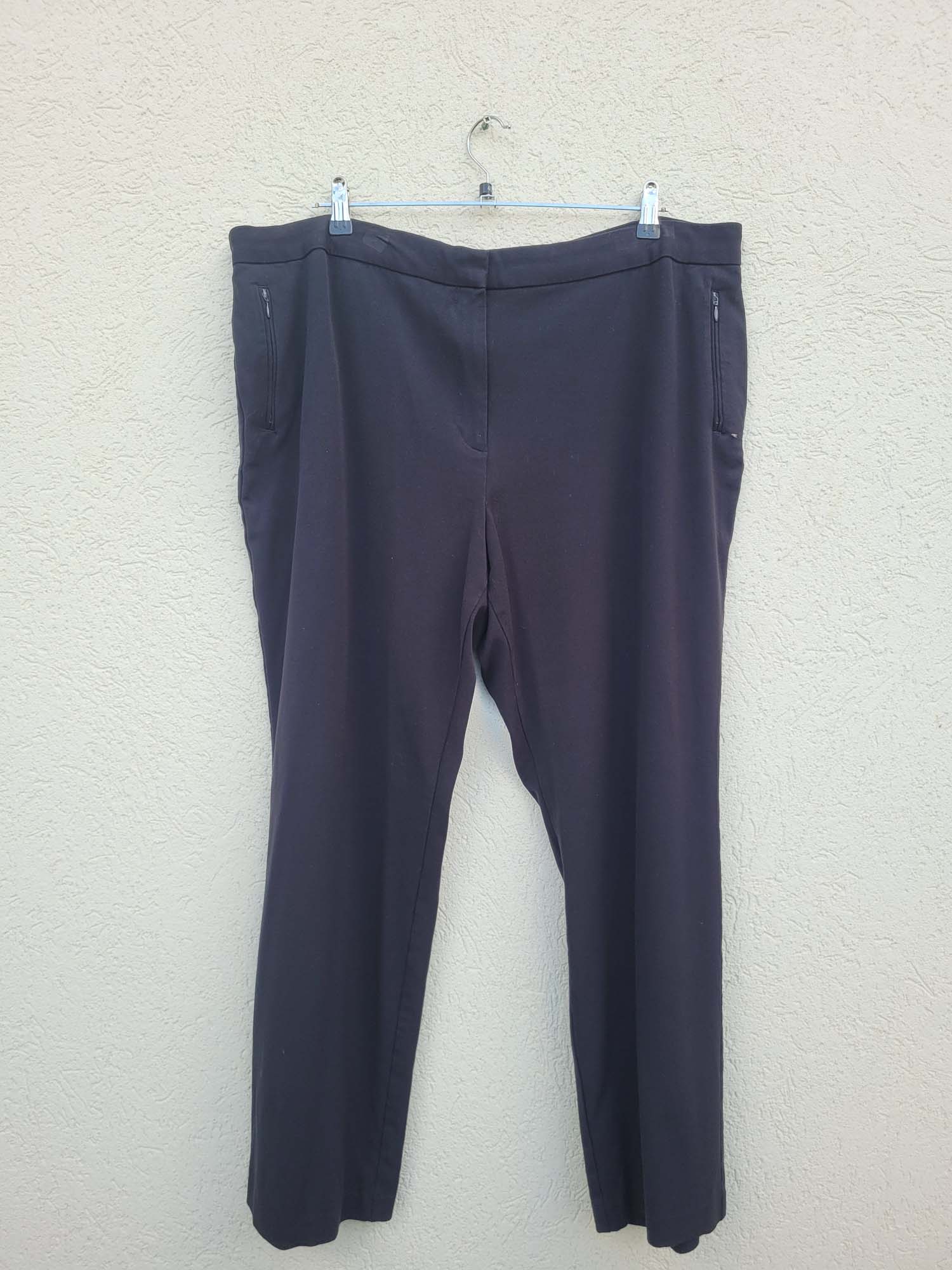 מכנסיים מחוייטים שחורים עם גומי בגב