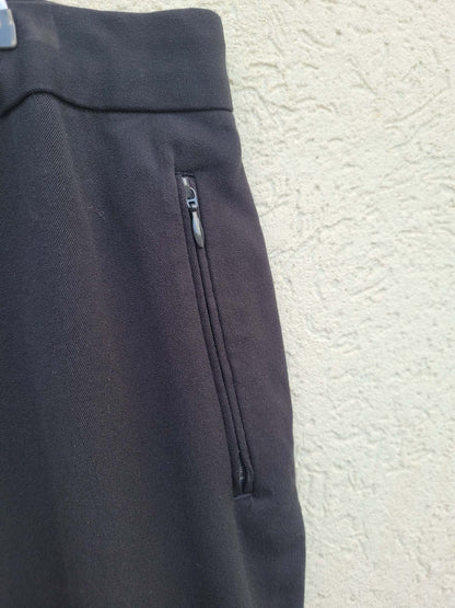 מכנסיים מחוייטים שחורים עם גומי בגב