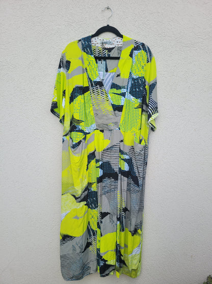 שמלה אוברסייזית צבעונית