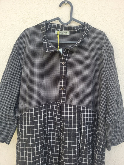 שמלת משבצות שחור ולבן