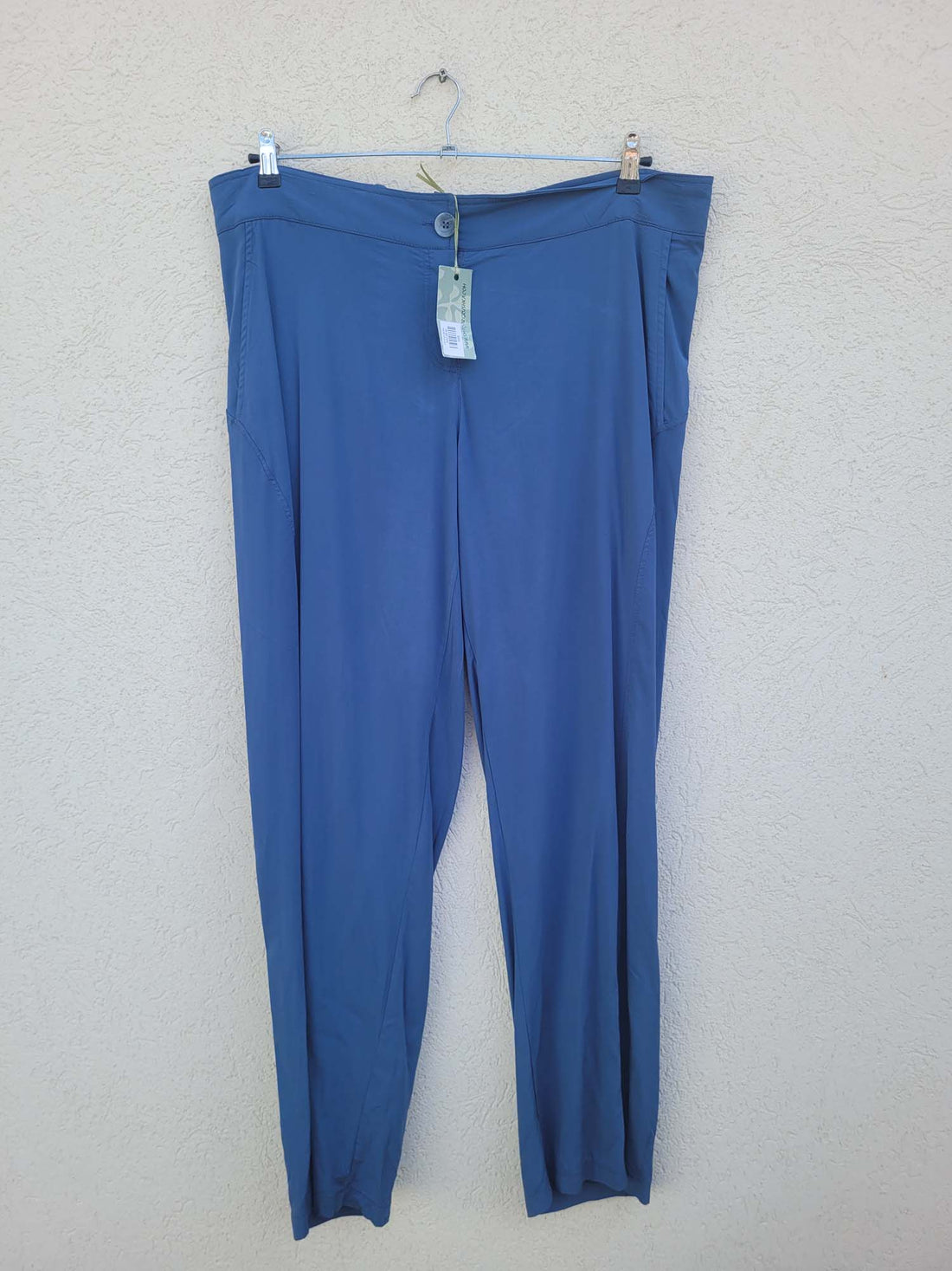 מכנסיים מחוייטים כחולים עם גומי בגב