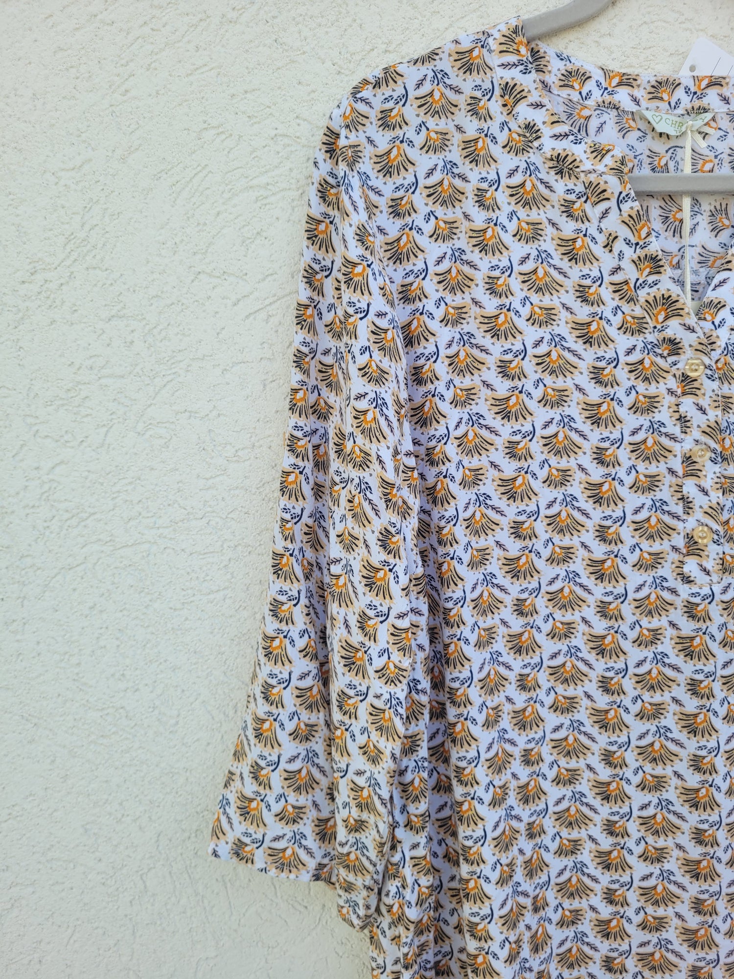 חולצה בהדפס עדין