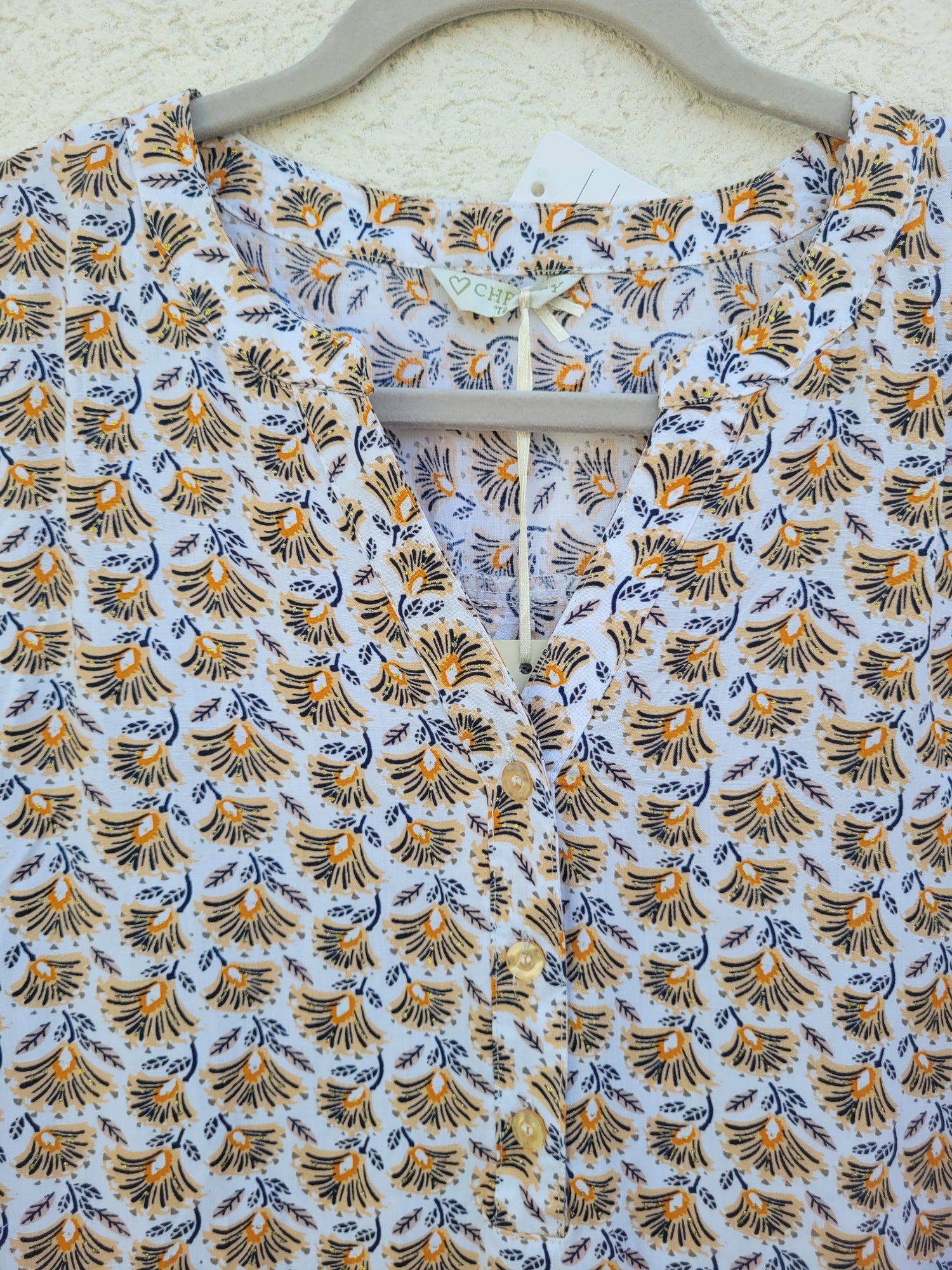 חולצה בהדפס עדין