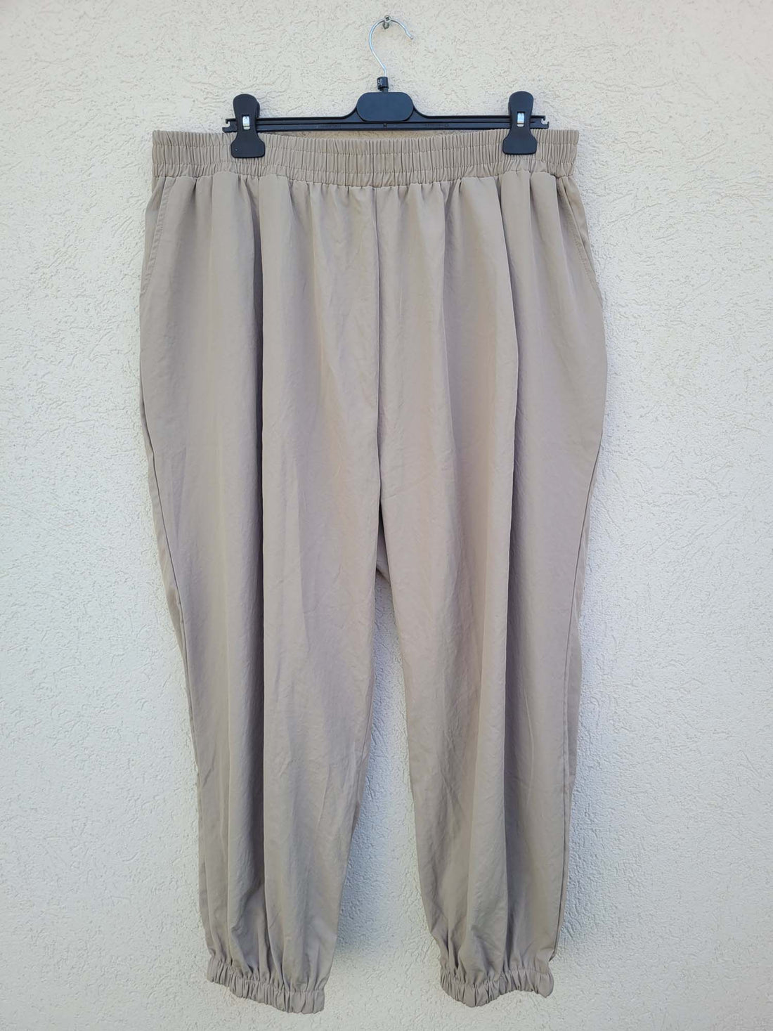 מכנסיים רחבים עם גומי