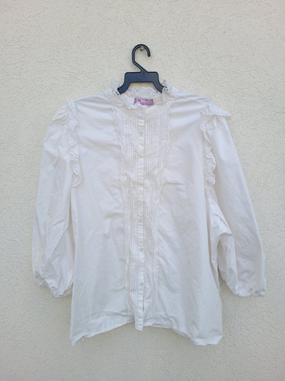 חולצה מכופתרת לבנה עם דנטל