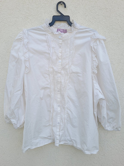 חולצה מכופתרת לבנה עם דנטל