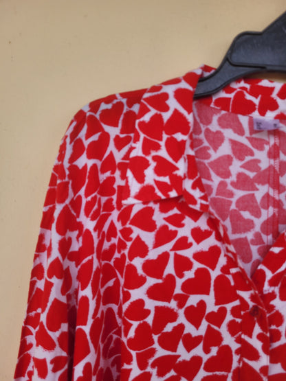 חולצה מכופתרת לבבות אדום לבן
