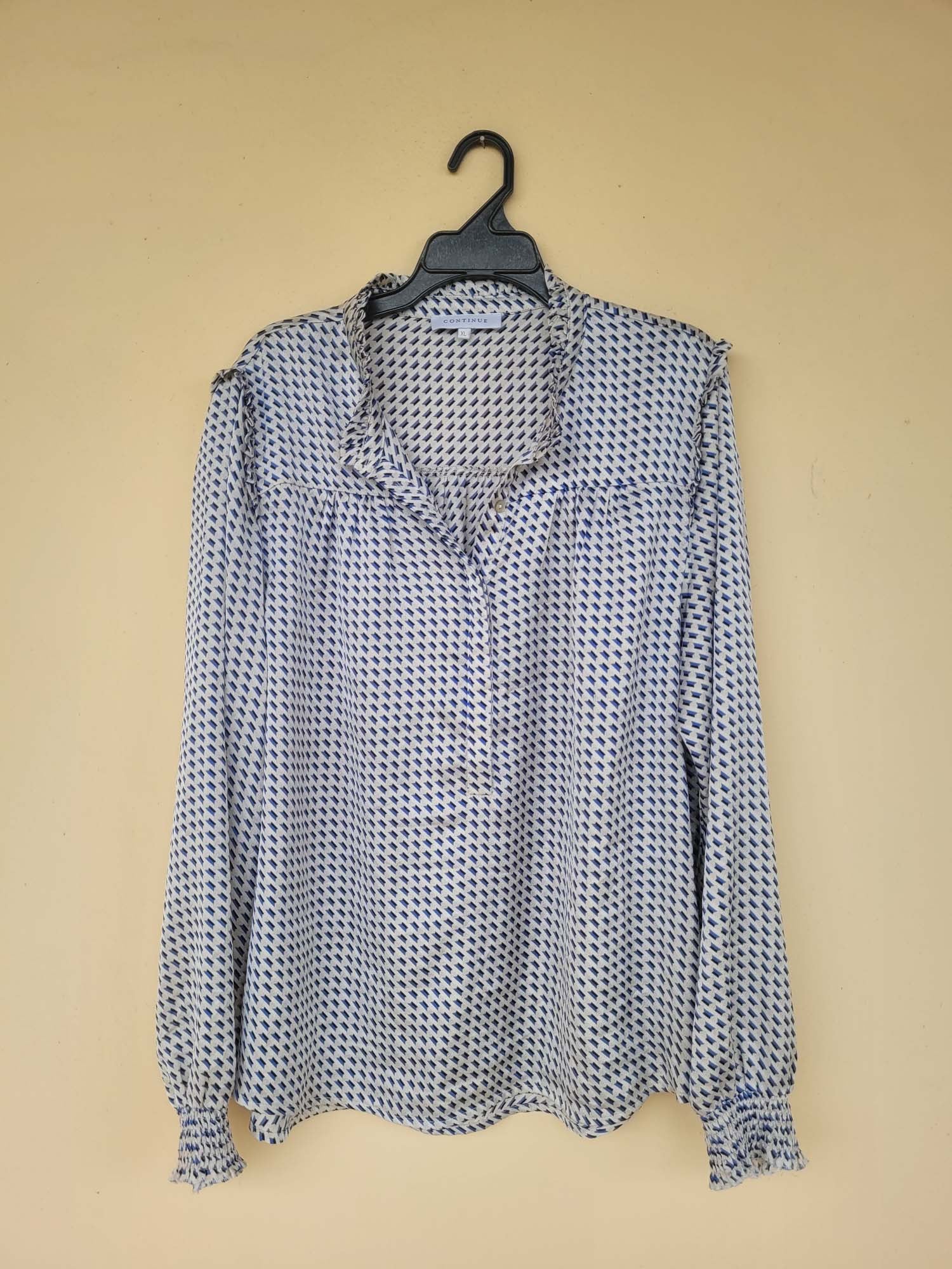 חולצה מכופתרת עם פסי אלכסון קטנים