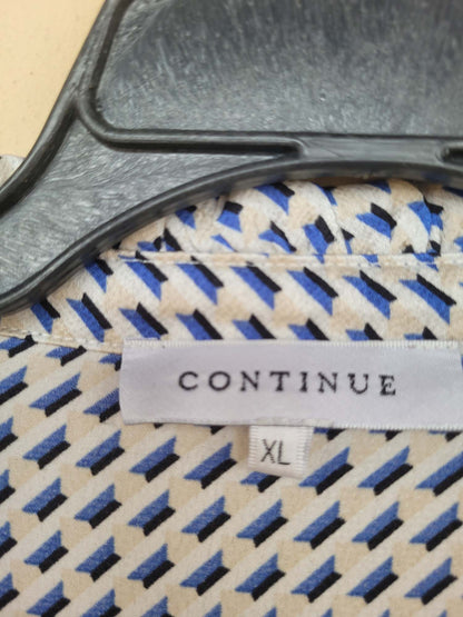 חולצה מכופתרת עם פסי אלכסון קטנים