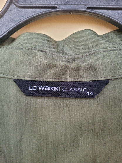 חולצה מכופתרת ירוק זית