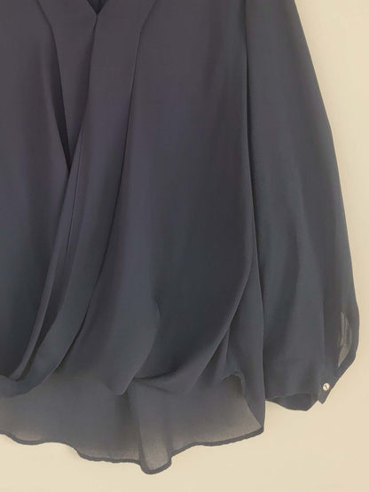 חולצת מעטפת שחורה