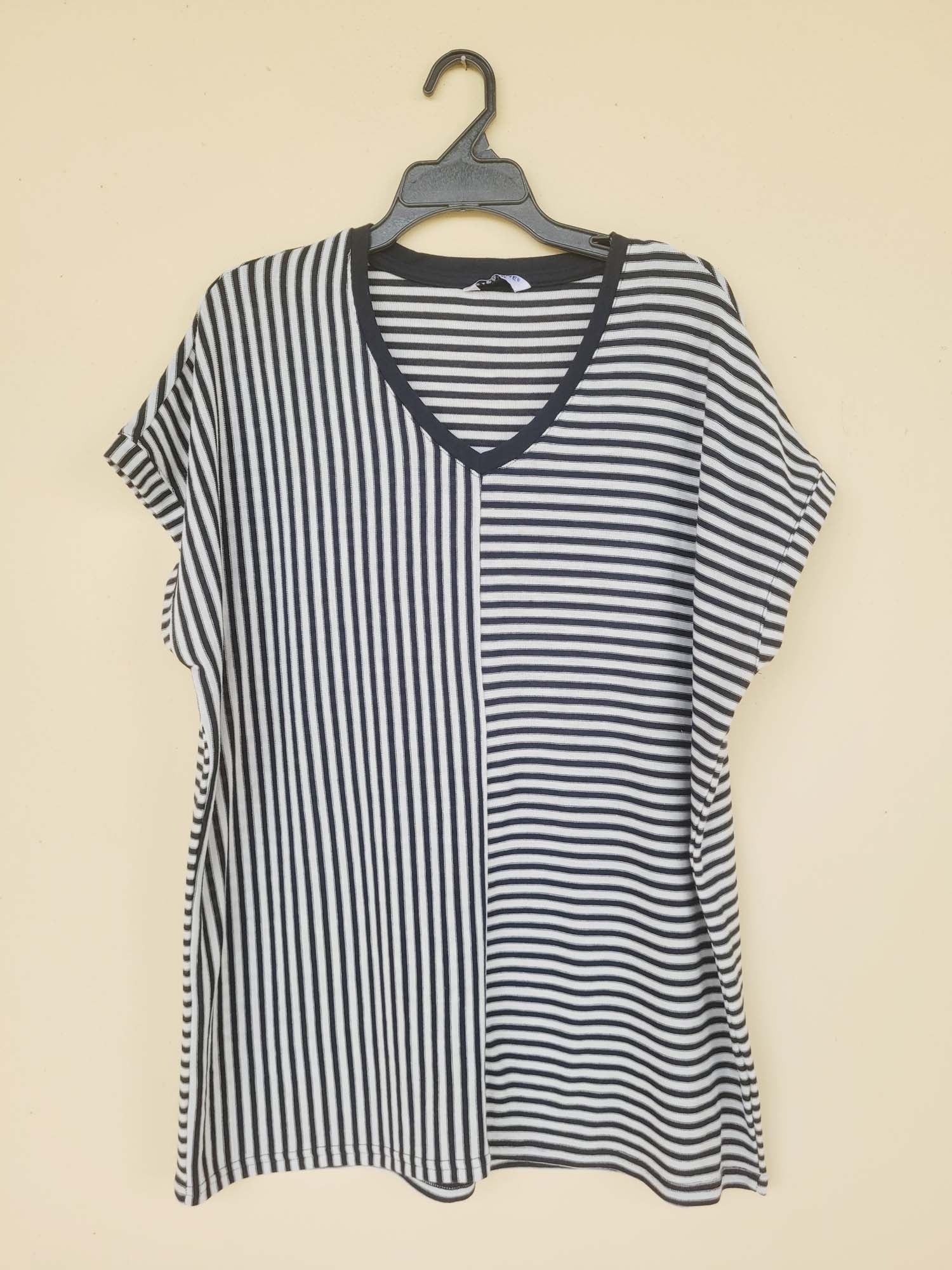 חולצת סריג פסים כחול ולבן