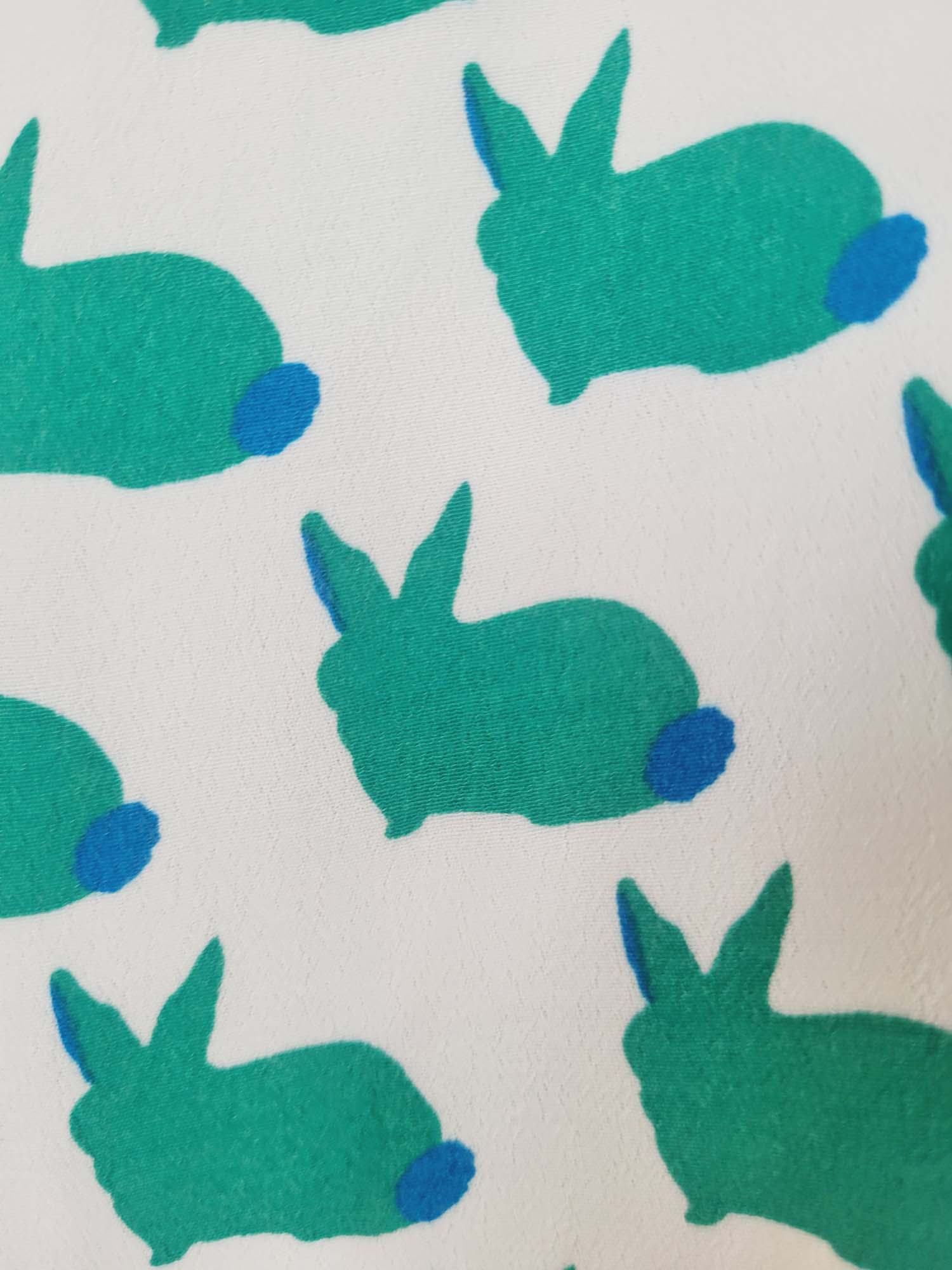 חולצה עם הדפס ארנבים