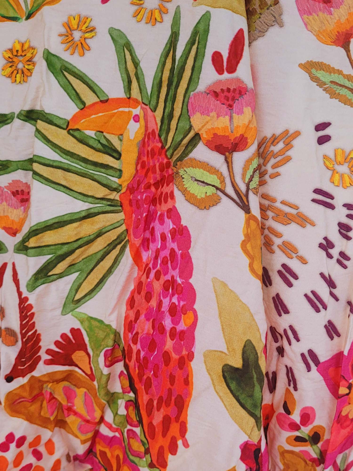 חולצה פרחונית בגוונים טרופיים