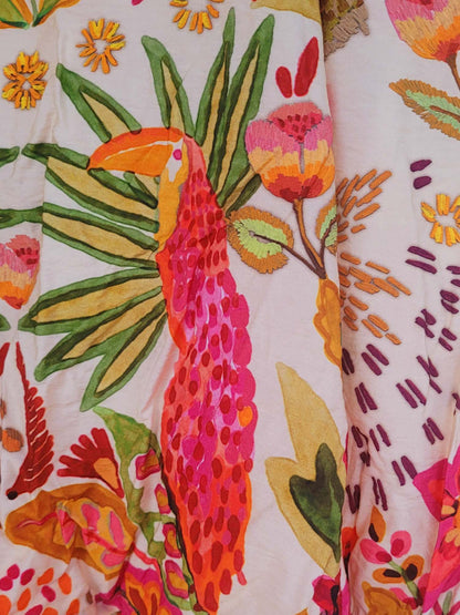 חולצה פרחונית בגוונים טרופיים