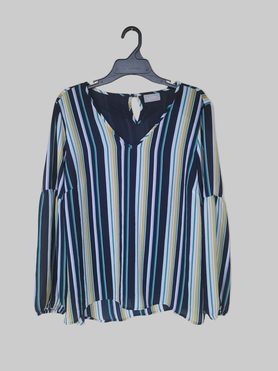 חולצה עם פסים ושרוולים תפוחים