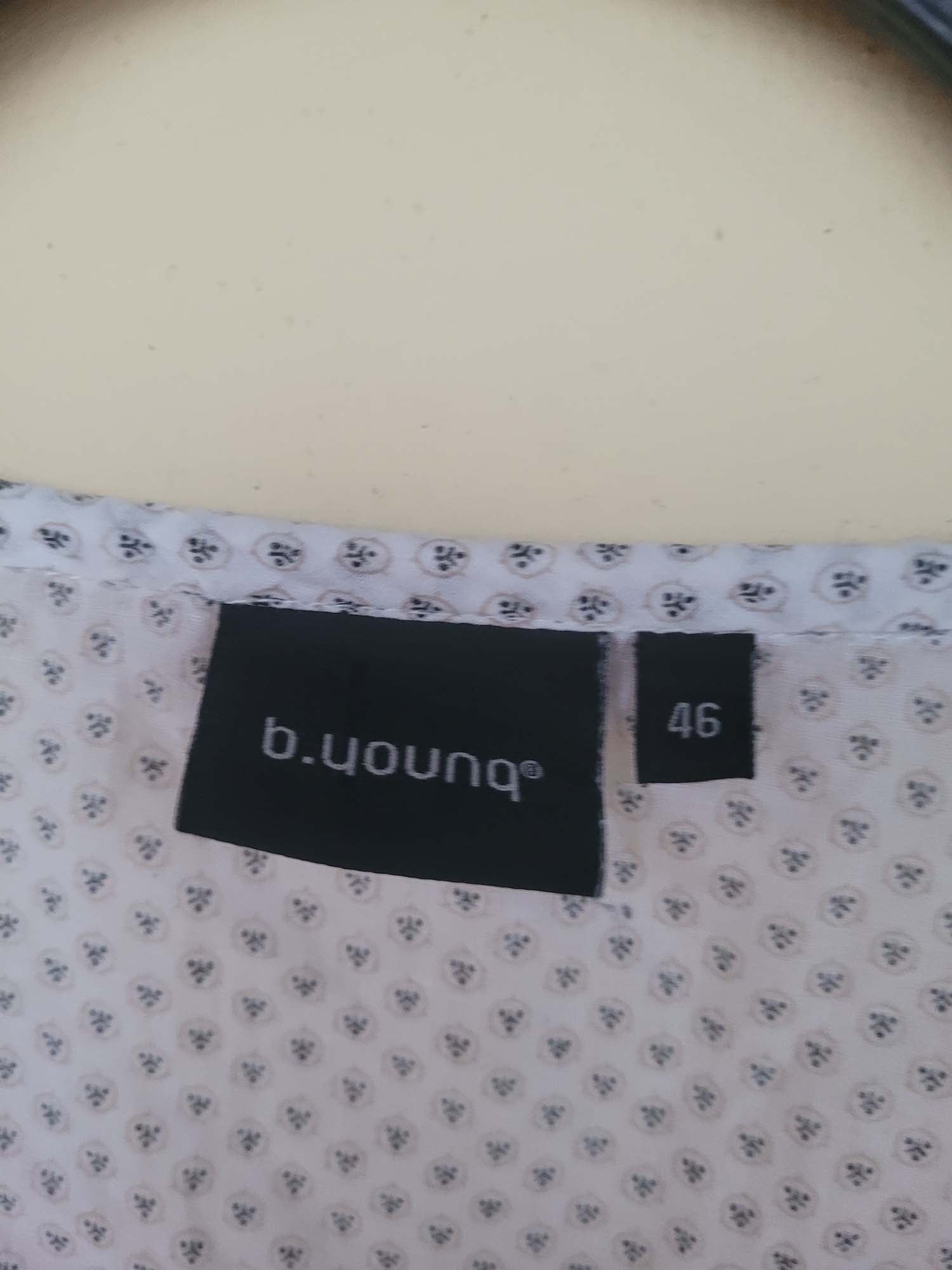 חולצה לבנה עם עלים קטנים