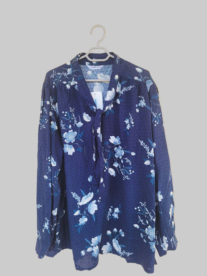 חולצה פרחונית כחולה