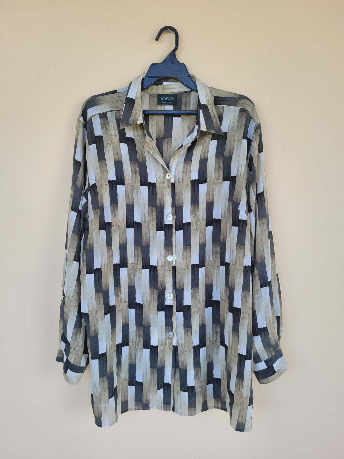 חולצה מכופתרת בצבעי אדמה