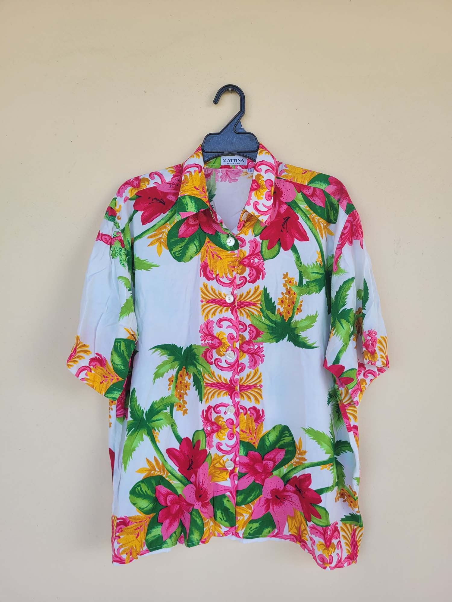 חולצה מכופתרת פרחונית טרופית