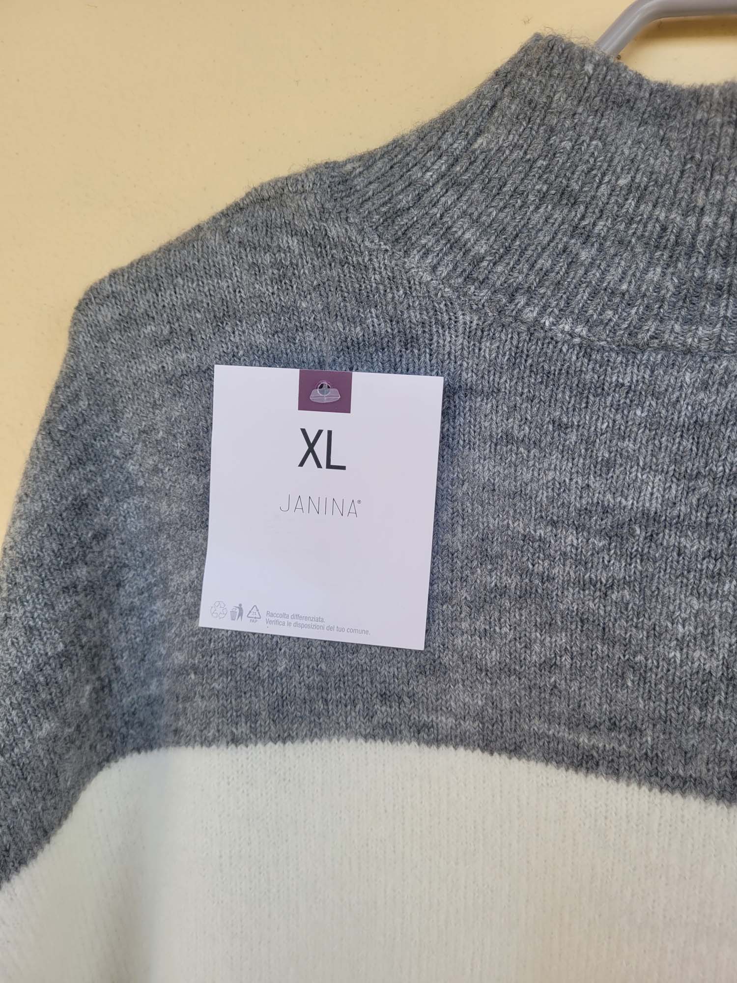 סריג פסים גולף אפור לבן