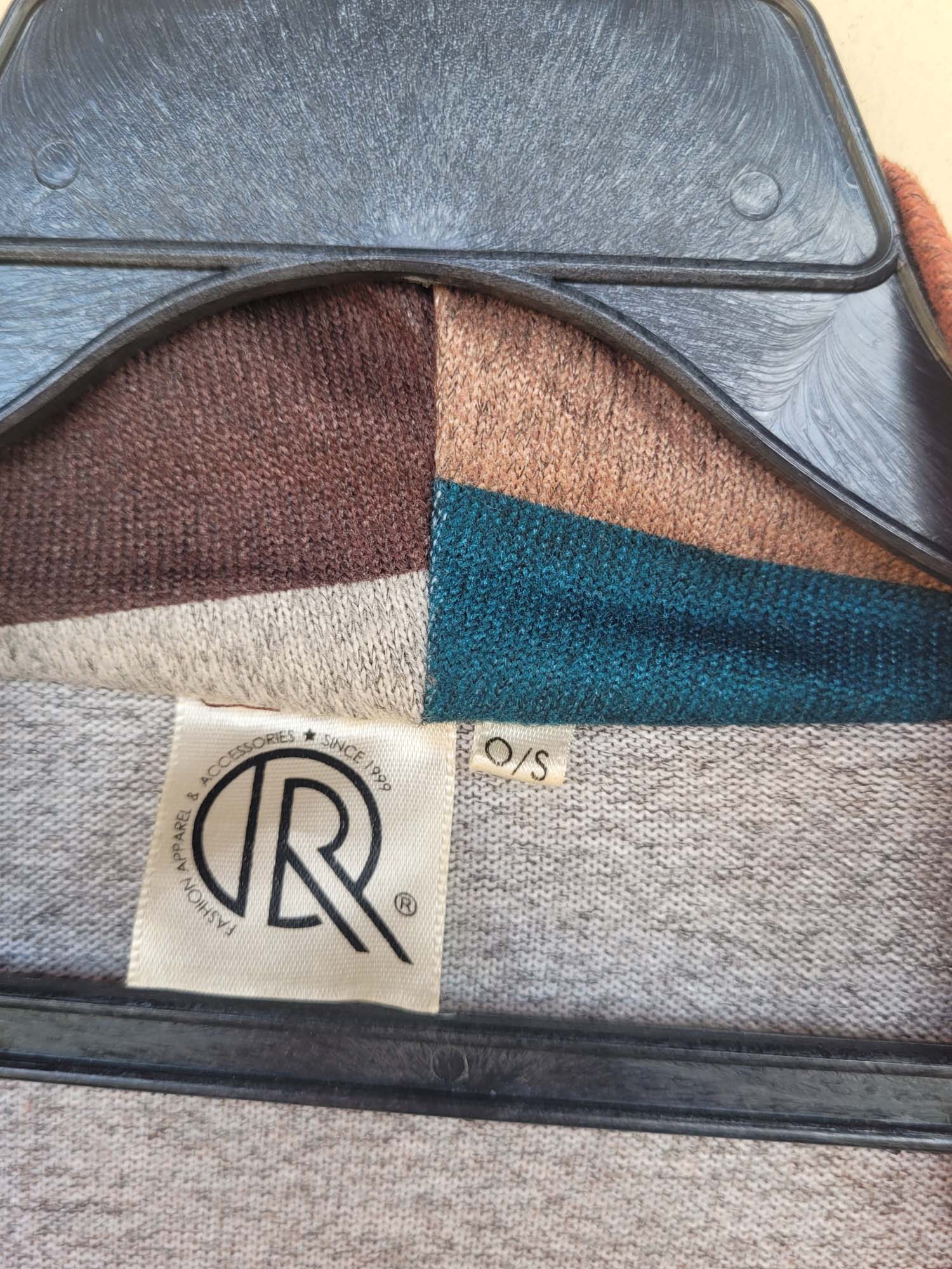 עליונית סריג אסימטרית עם כפתור