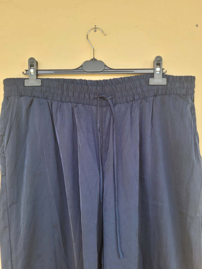 מכנסי גומי כחולים