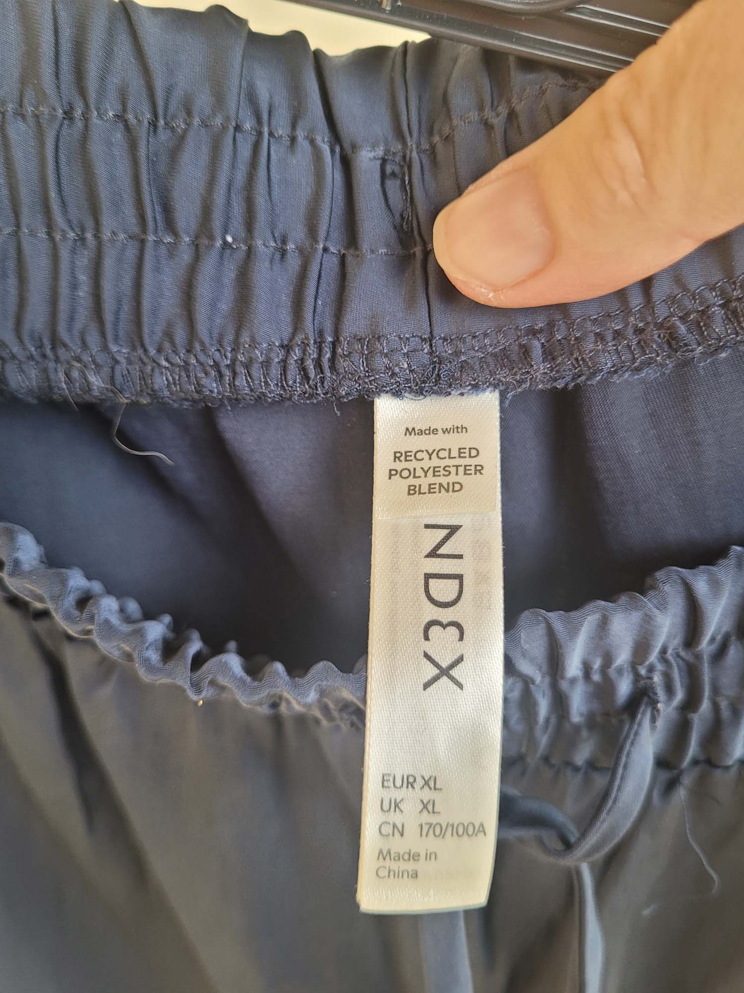 מכנסי גומי כחולים