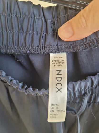 מכנסי גומי כחולים