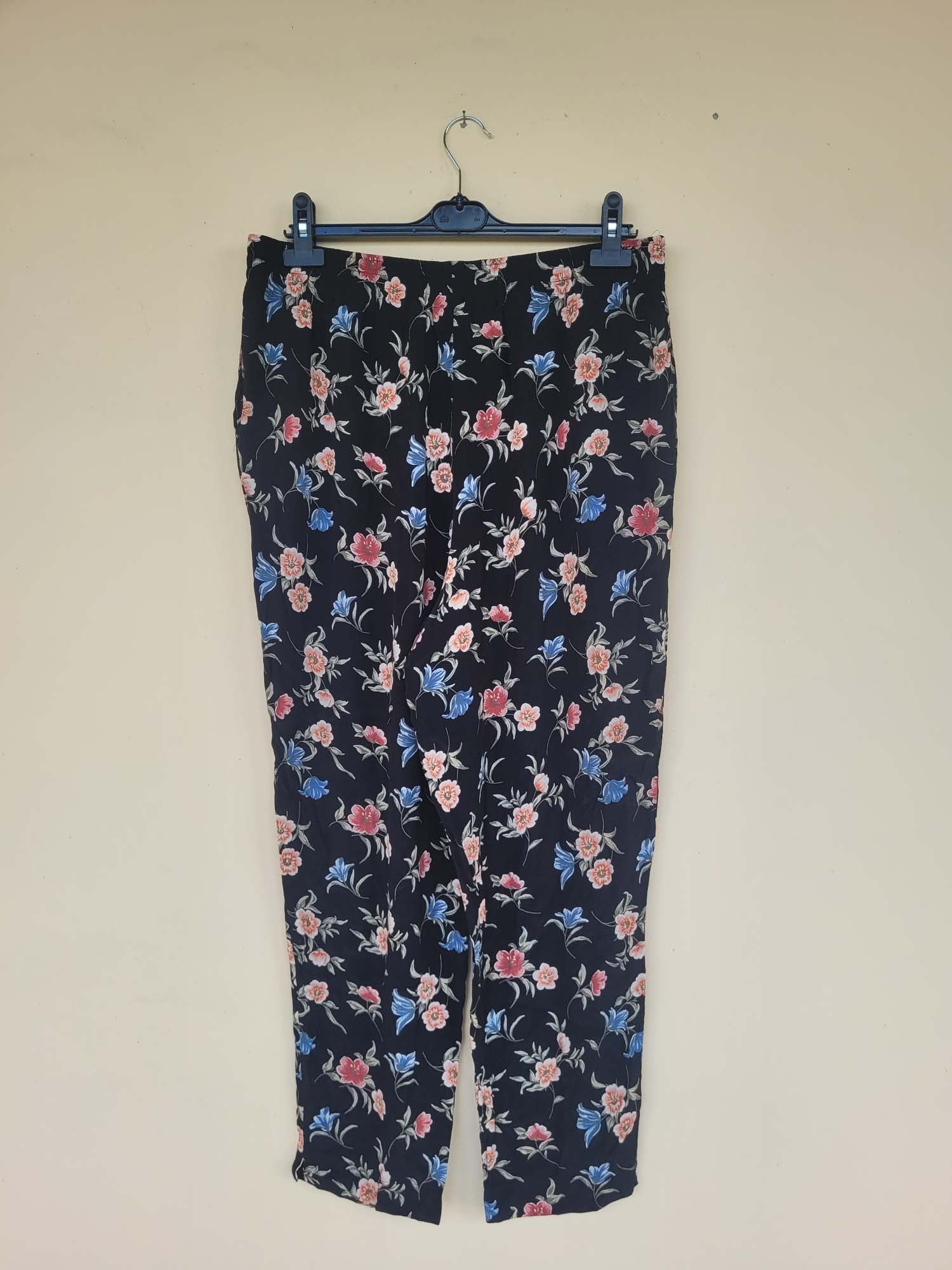 מכנסיים פרחוניים קלילים