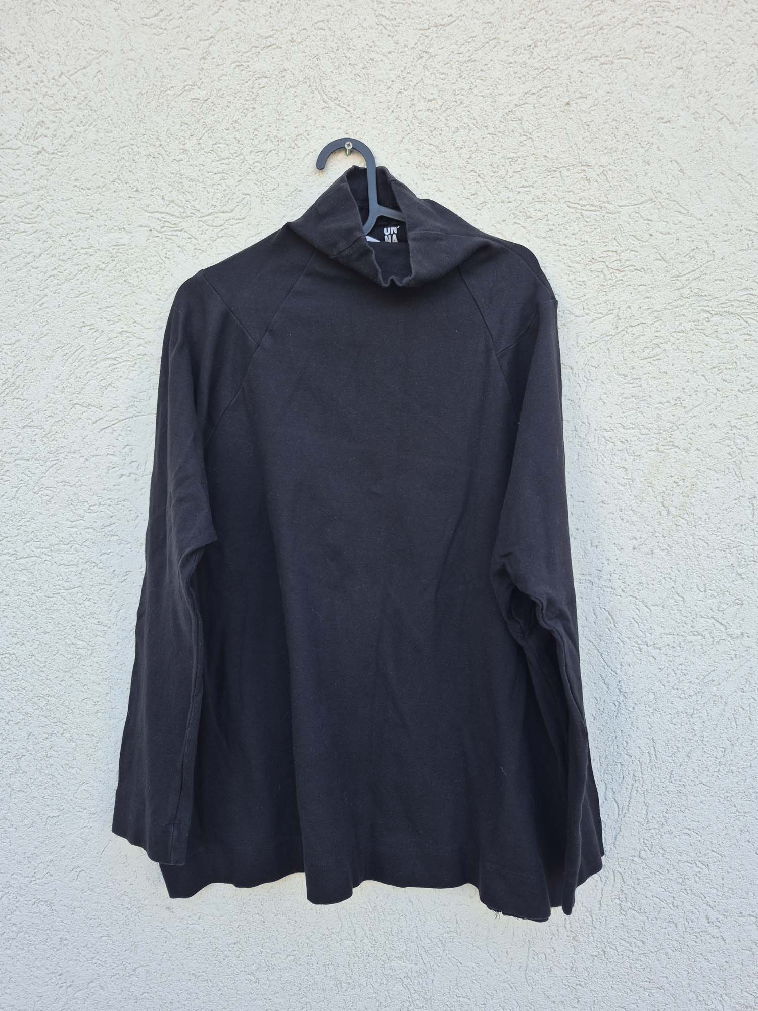 חולצת טריקו שחורה